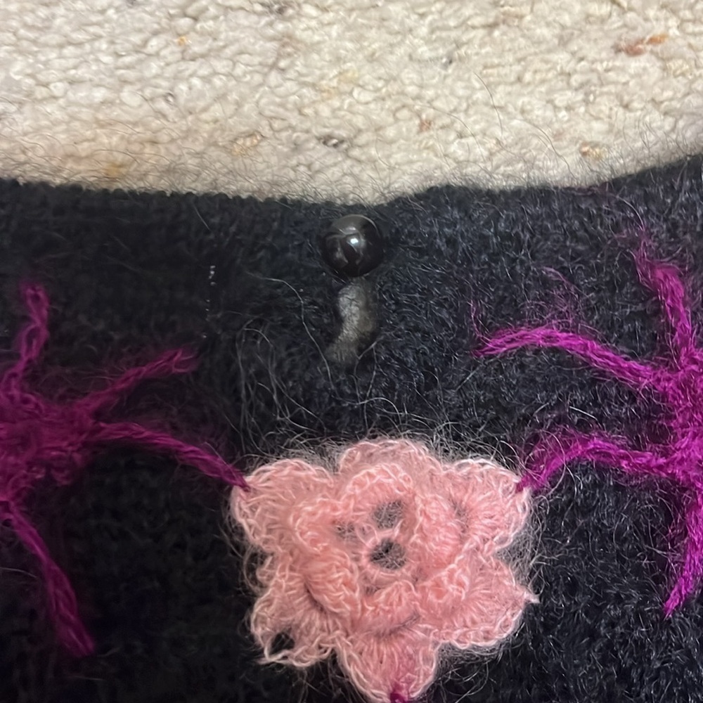 Vintage K-Factory by Rob Paynter Black Sweater with pink roses One Size - Picture 7 of 9